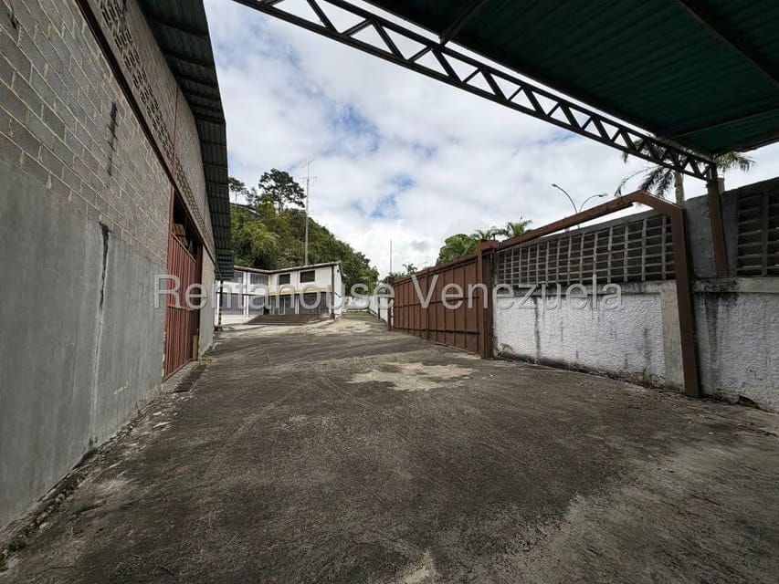 Comercial (Galpon - Deposito) en Venta en Mariche, Distrito Metropolitano - 77