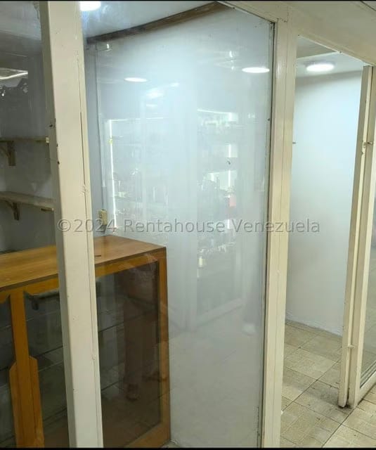 Comercial (Local Comercial) en Alquiler en Parroquia La Candelaria, Distrito Metropolitano - 2