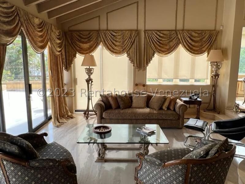 Casa (Multipes Niveles) en Venta en Alto Hatillo, Distrito Metropolitano - 16