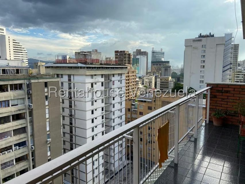 Apartamento (1 Nivel) en Venta en Los Palos Grandes, Distrito Metropolitano - 17