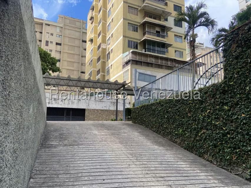 Apartamento (1 Nivel) en Venta en Los Palos Grandes, Distrito Metropolitano - 25