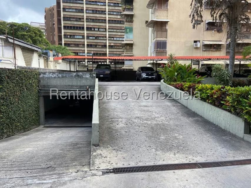 Apartamento (1 Nivel) en Venta en Los Palos Grandes, Distrito Metropolitano - 28
