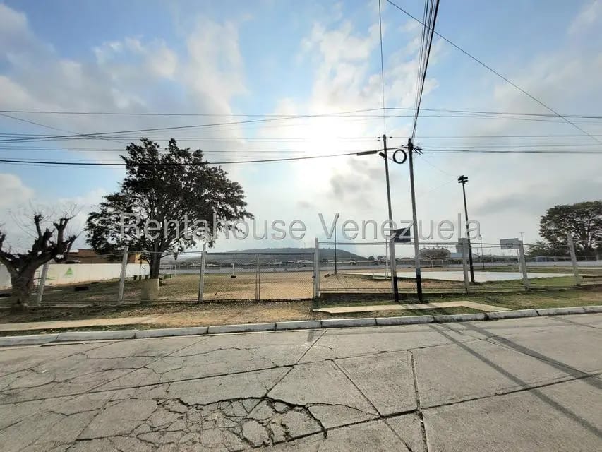 Casa (1 Nivel) en Venta en Prados del Golf, Lara - 25