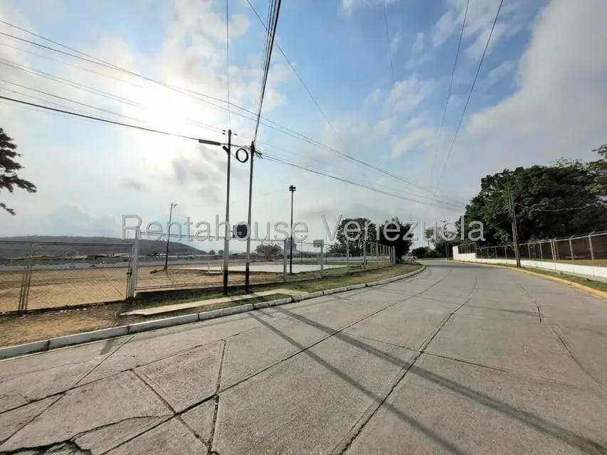 Casa (1 Nivel) en Venta en Prados del Golf, Lara - 26