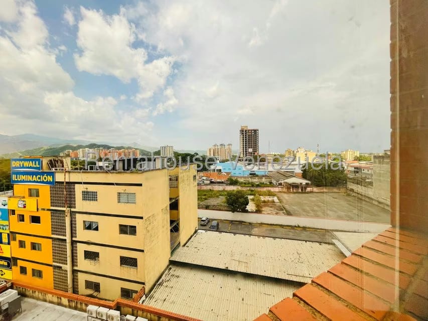 Comercial (Oficina) en Alquiler en Avenida Bolivar, Aragua - 11