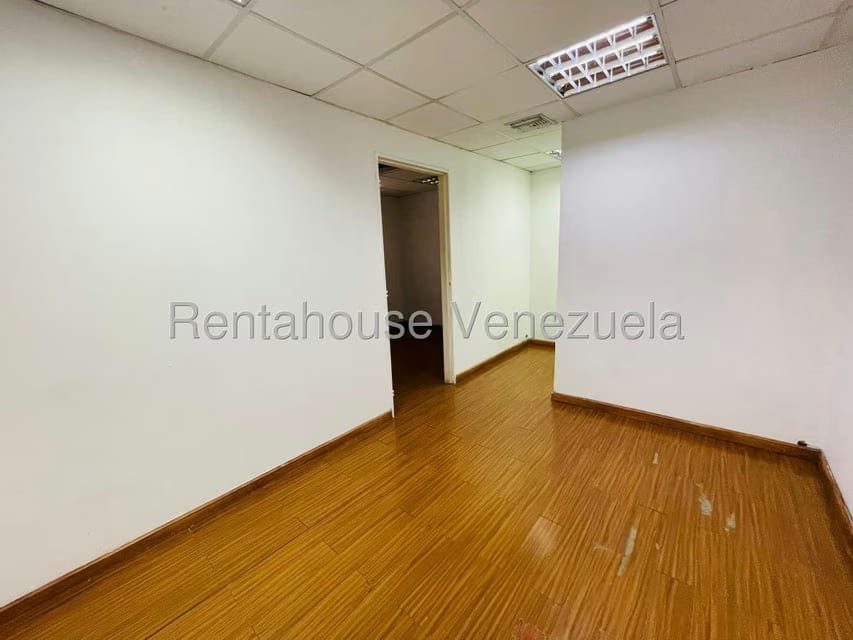 Comercial (Oficina) en Alquiler en Avenida Bolivar, Aragua - 4