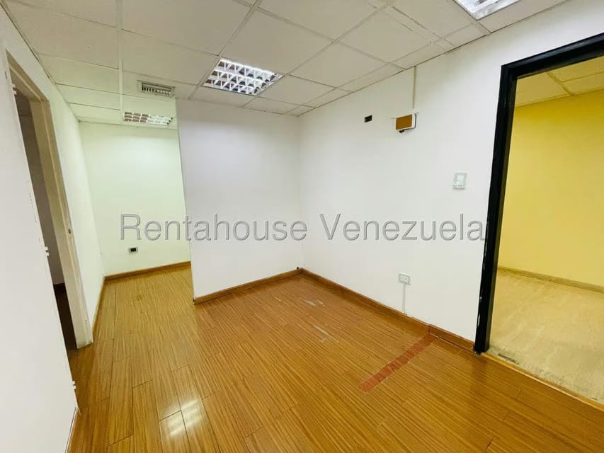 Comercial (Oficina) en Alquiler en Avenida Bolivar, Aragua - 5