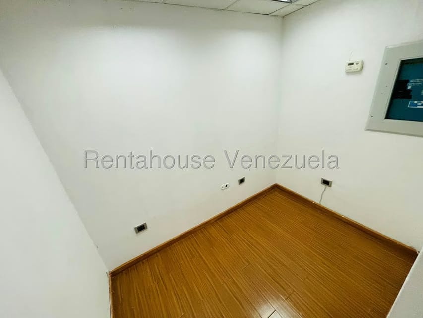 Comercial (Oficina) en Alquiler en Avenida Bolivar, Aragua - 10