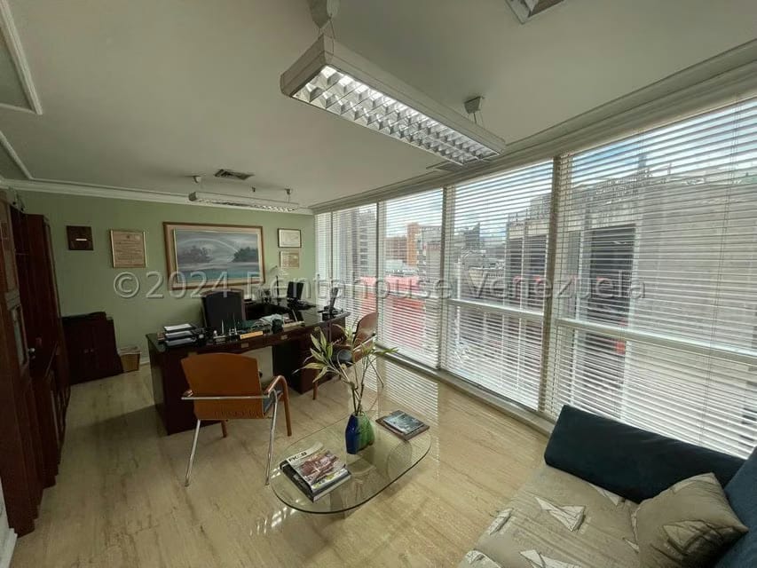 Comercial (Local Comercial) en Venta en El Rosal, Distrito Metropolitano - 23