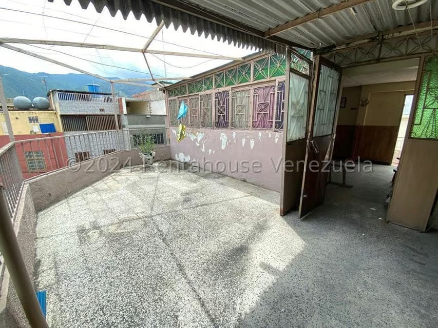 Casa (Multipes Niveles) en Venta en Catia, Distrito Metropolitano - 24