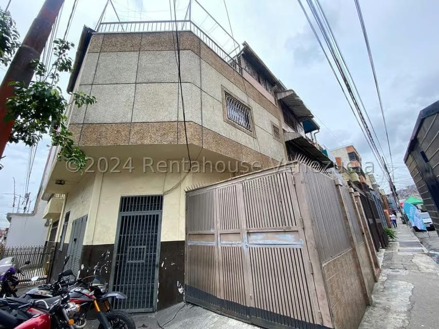 Casa (Multipes Niveles) en Venta en Catia, Distrito Metropolitano - 25