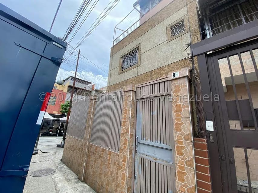 Casa (Multipes Niveles) en Venta en Catia, Distrito Metropolitano - 27