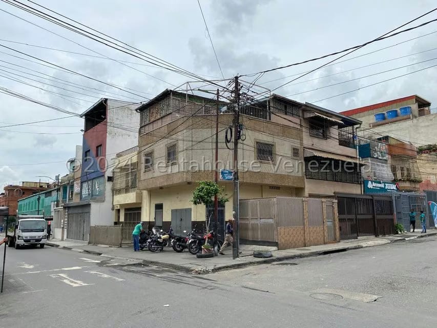 Casa (Multipes Niveles) en Venta en Catia, Distrito Metropolitano - 33