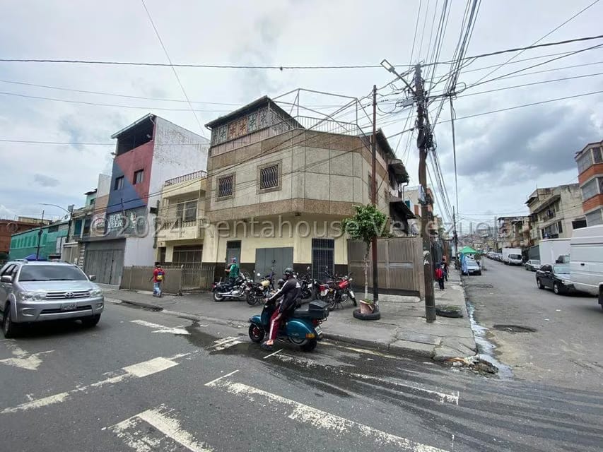 Casa (Multipes Niveles) en Venta en Catia, Distrito Metropolitano - 34