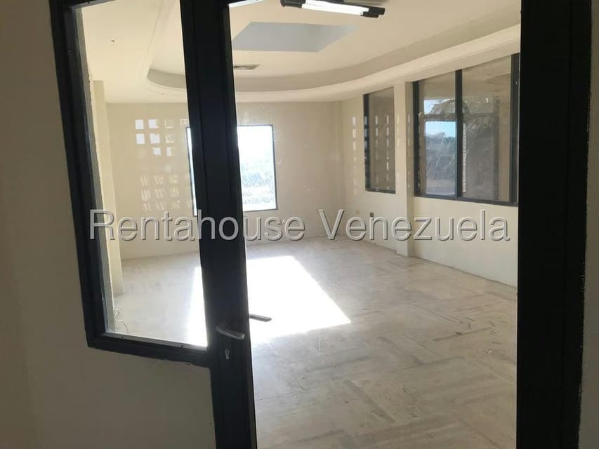 Comercial (Edificio) en Alquiler en Carretera O, Zulia - 6
