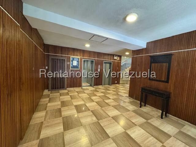 Apartamento (1 Nivel) en Alquiler en Los Palos Grandes, Distrito Metropolitano - 2