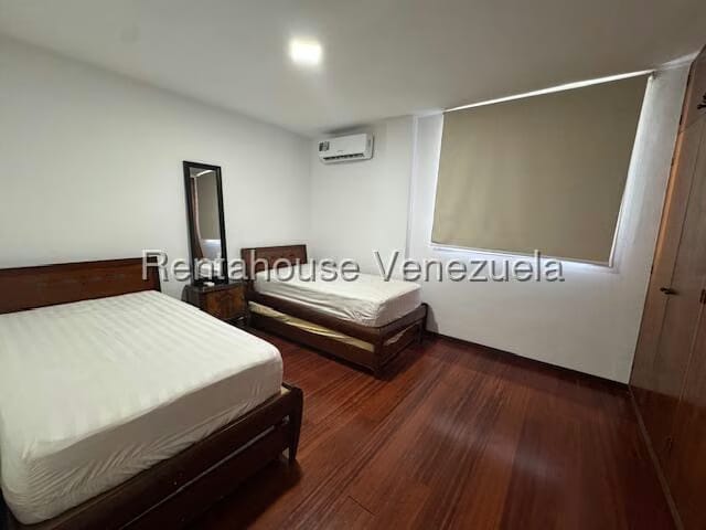Apartamento (1 Nivel) en Alquiler en Los Palos Grandes, Distrito Metropolitano - 10