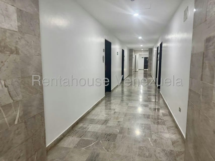 Comercial (Oficina) en Venta en La Lagunita Country Club, Distrito Metropolitano - 2