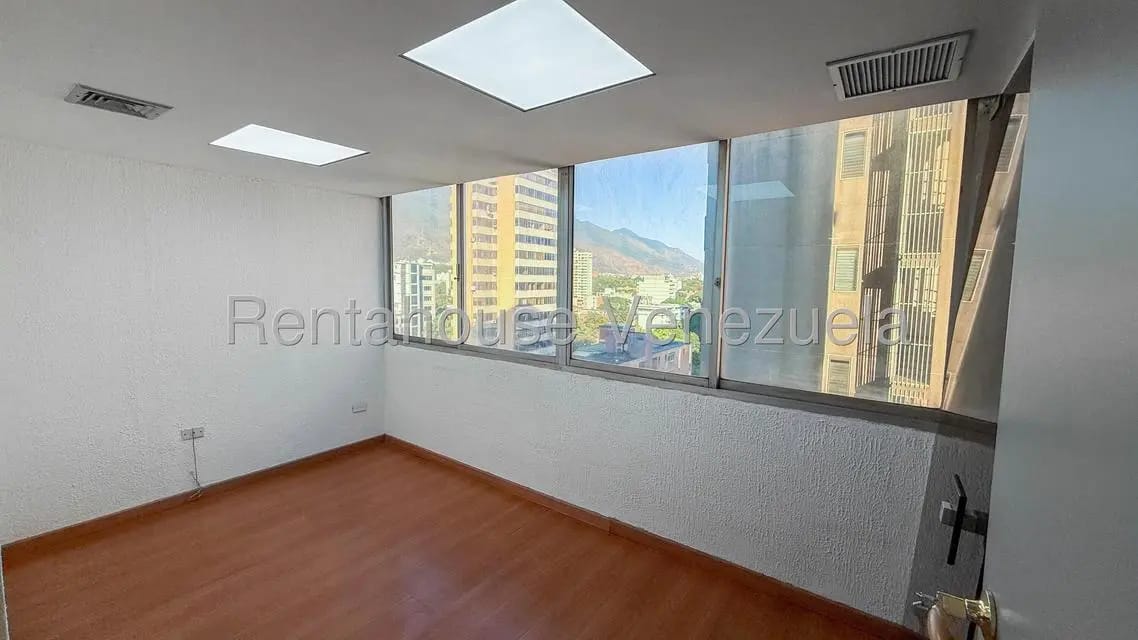 Comercial (Oficina) en Venta en La Campiña, Distrito Metropolitano - 12