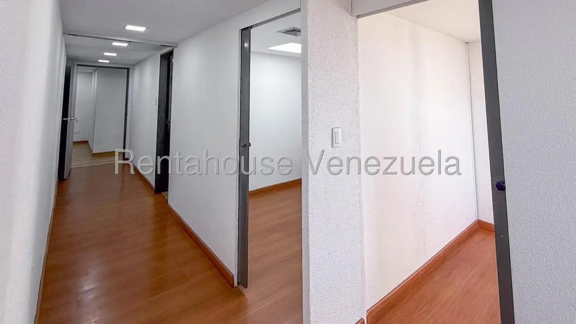 Comercial (Oficina) en Venta en La Campiña, Distrito Metropolitano - 8