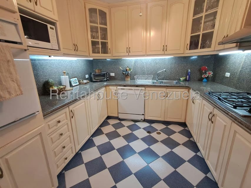 Townhouse (Multiples Niveles) en Venta en Parque Oripoto, Distrito Metropolitano - 25