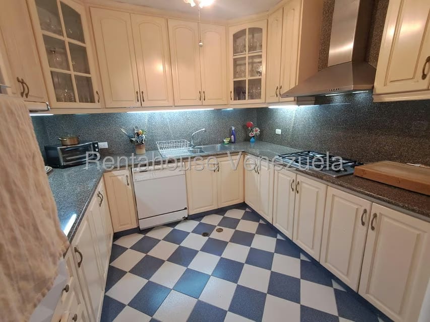 Townhouse (Multiples Niveles) en Venta en Parque Oripoto, Distrito Metropolitano - 26