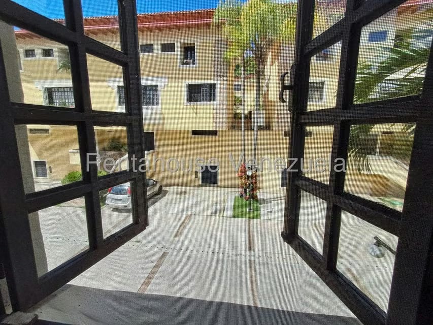 Townhouse (Multiples Niveles) en Venta en Parque Oripoto, Distrito Metropolitano - 42