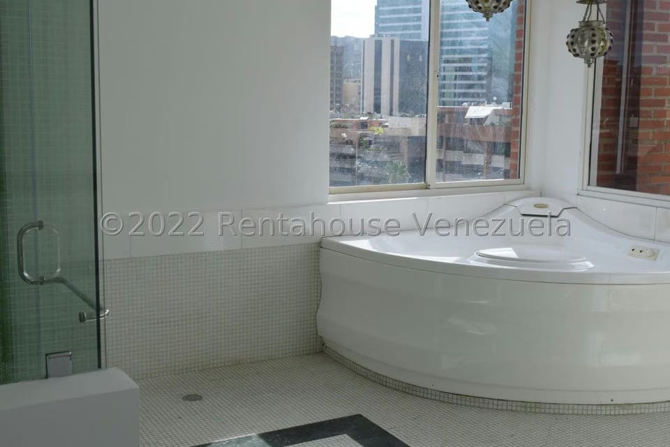 Apartamento (1 Nivel) en Alquiler en Campo Alegre, Distrito Metropolitano - 15
