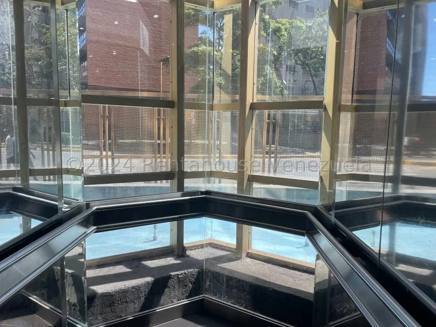 Comercial (Oficina) en Alquiler en El Rosal, Distrito Metropolitano - 17