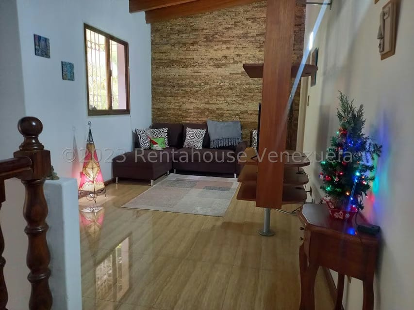 Casa (Duplex) en Venta en Lomas de Prados del Este, Distrito Metropolitano - 15
