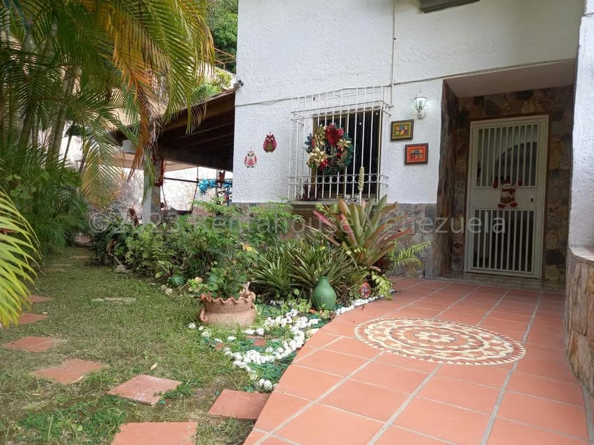 Casa (Duplex) en Venta en Lomas de Prados del Este, Distrito Metropolitano - 3