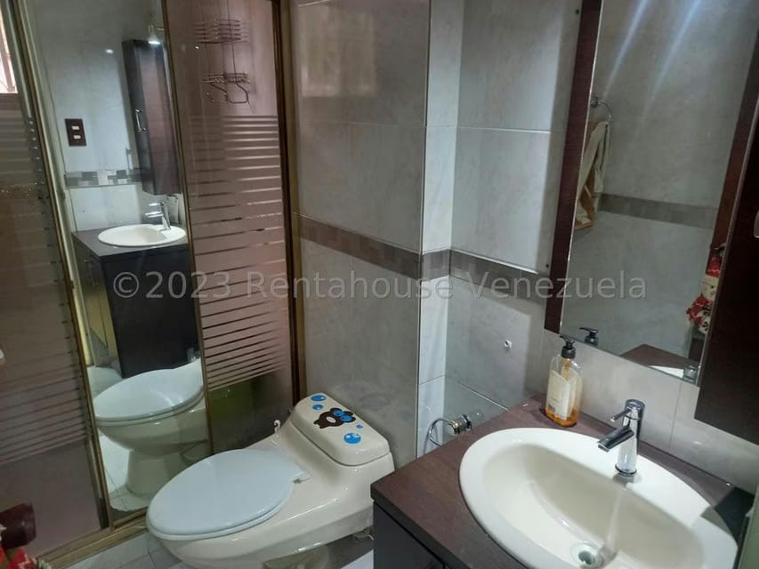 Casa (Duplex) en Venta en Lomas de Prados del Este, Distrito Metropolitano - 21