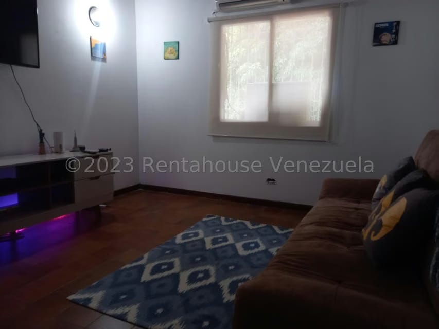 Casa (Duplex) en Venta en Lomas de Prados del Este, Distrito Metropolitano - 22