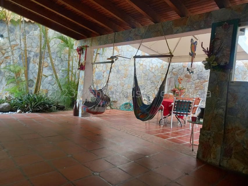 Casa (Duplex) en Venta en Lomas de Prados del Este, Distrito Metropolitano - 30