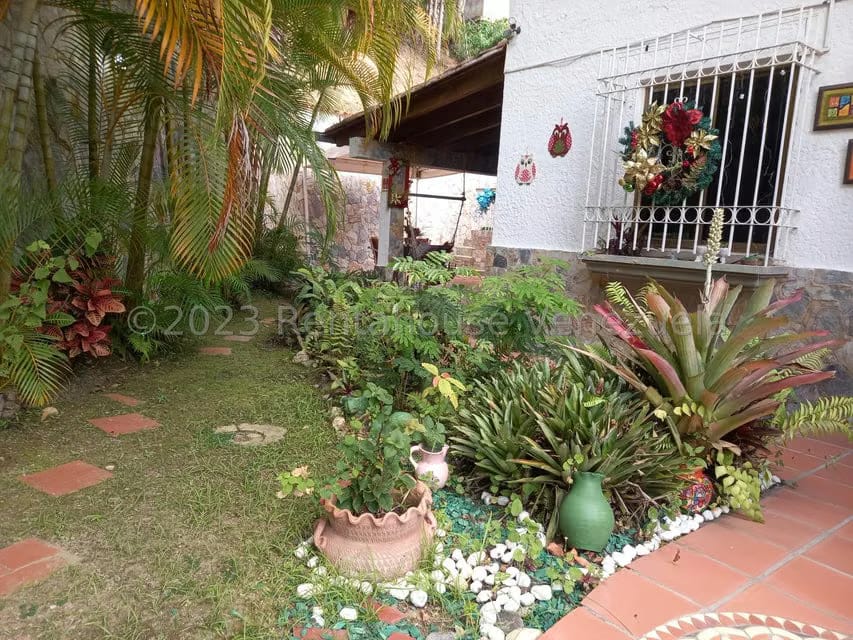 Casa (Duplex) en Venta en Lomas de Prados del Este, Distrito Metropolitano - 4