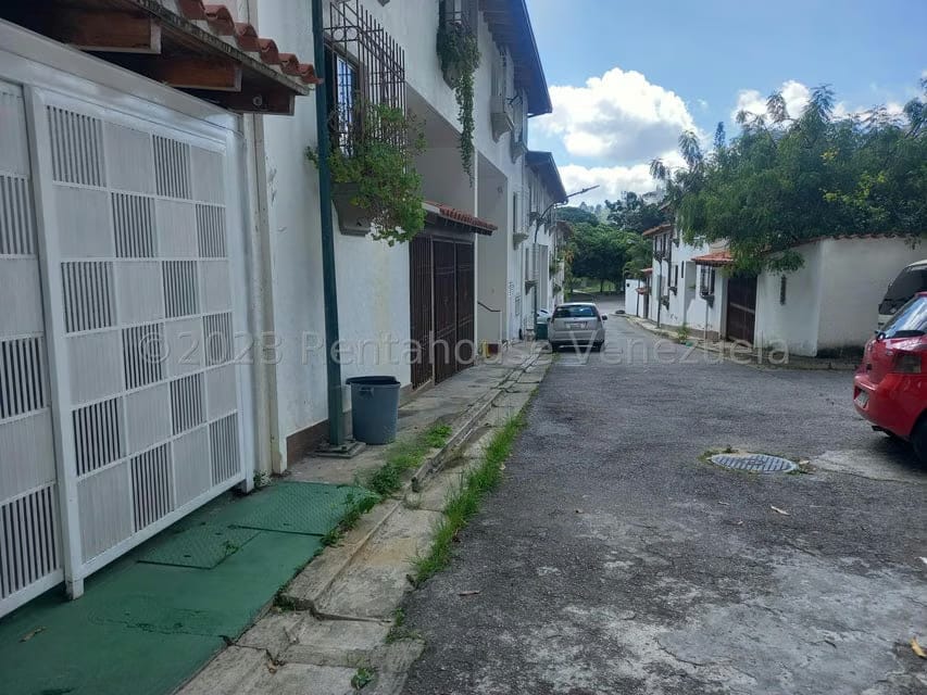Casa (Duplex) en Venta en Lomas de Prados del Este, Distrito Metropolitano - 36
