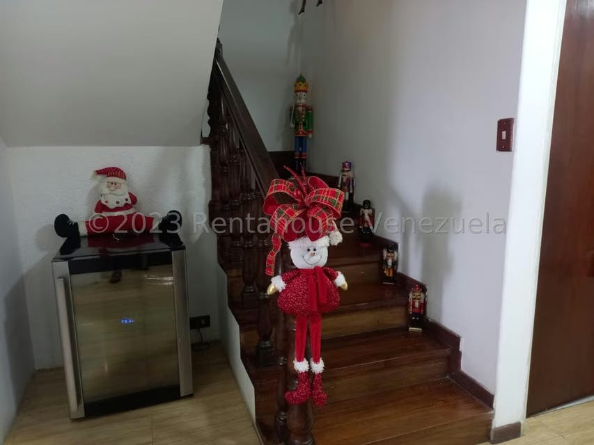 Casa (Duplex) en Venta en Lomas de Prados del Este, Distrito Metropolitano - 5