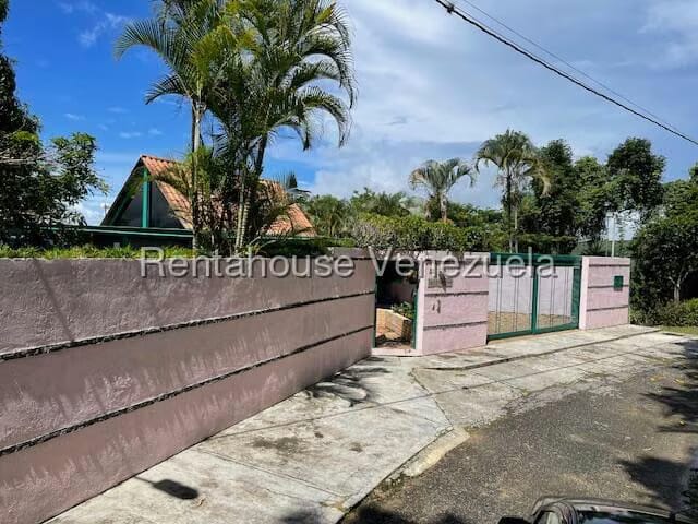 Townhouse (Multiples Niveles) en Venta en Karimao Country, Distrito Metropolitano