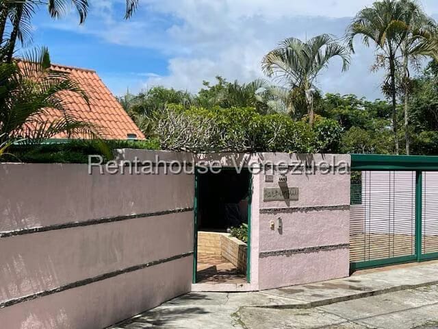 Townhouse (Multiples Niveles) en Venta en Karimao Country, Distrito Metropolitano - 2