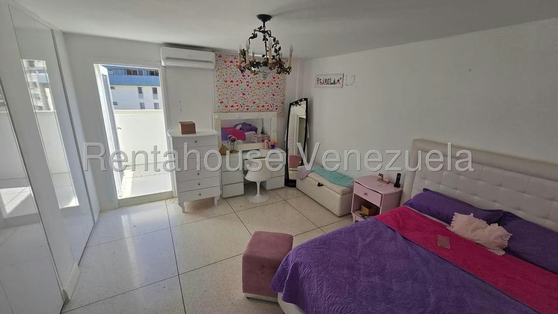 Apartamento (Duplex) en Venta en Colinas de Bello Monte, Distrito Metropolitano - 24