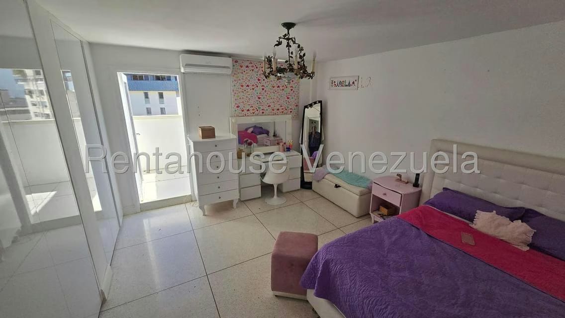 Apartamento (Duplex) en Venta en Colinas de Bello Monte, Distrito Metropolitano - 25