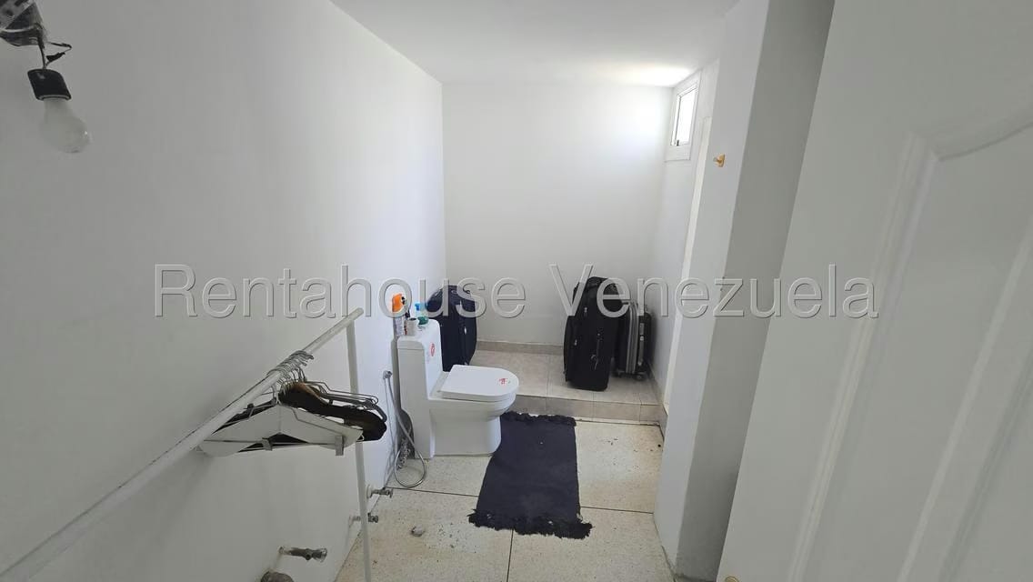 Apartamento (Duplex) en Venta en Colinas de Bello Monte, Distrito Metropolitano - 32