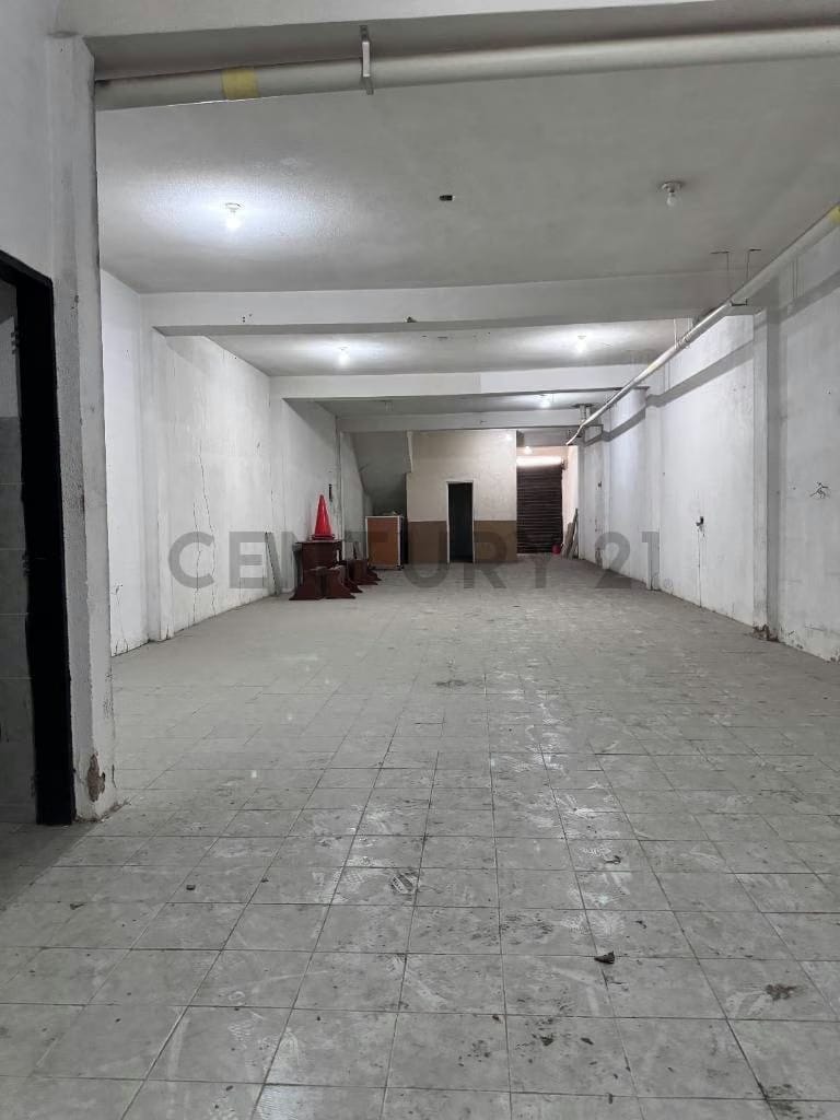 Local Comercial en PLC en Alquiler - 2