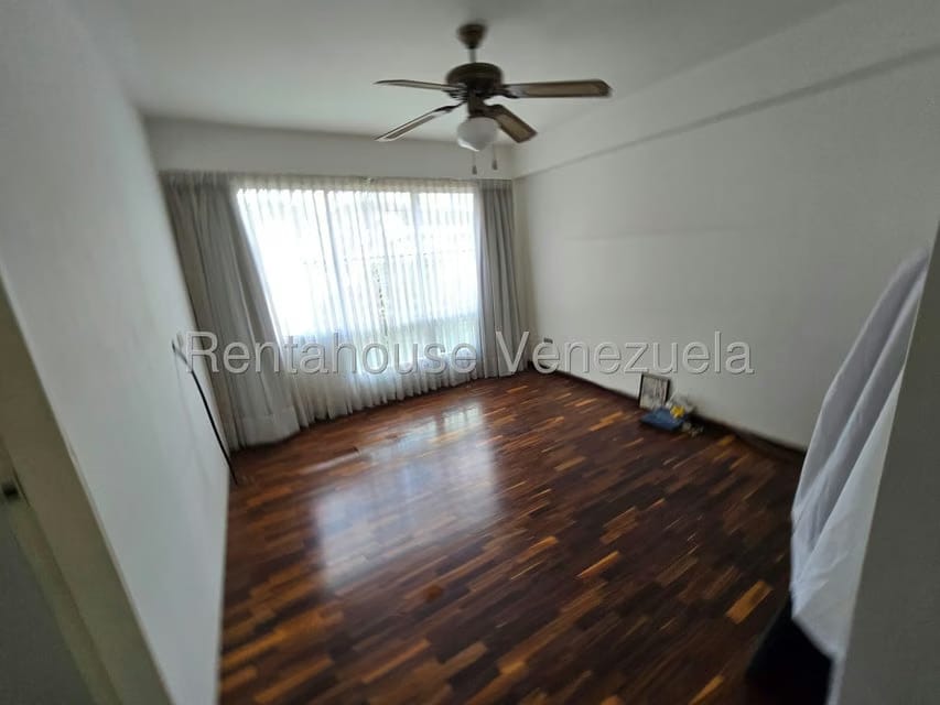 Apartamento (1 Nivel) en Venta en Cumbres de Curumo, Distrito Metropolitano - 23