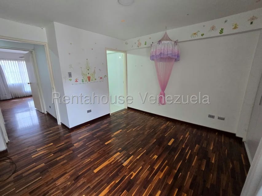 Apartamento (1 Nivel) en Venta en Cumbres de Curumo, Distrito Metropolitano - 31