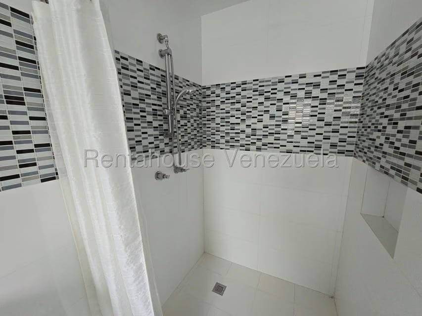Apartamento (1 Nivel) en Venta en Cumbres de Curumo, Distrito Metropolitano - 35