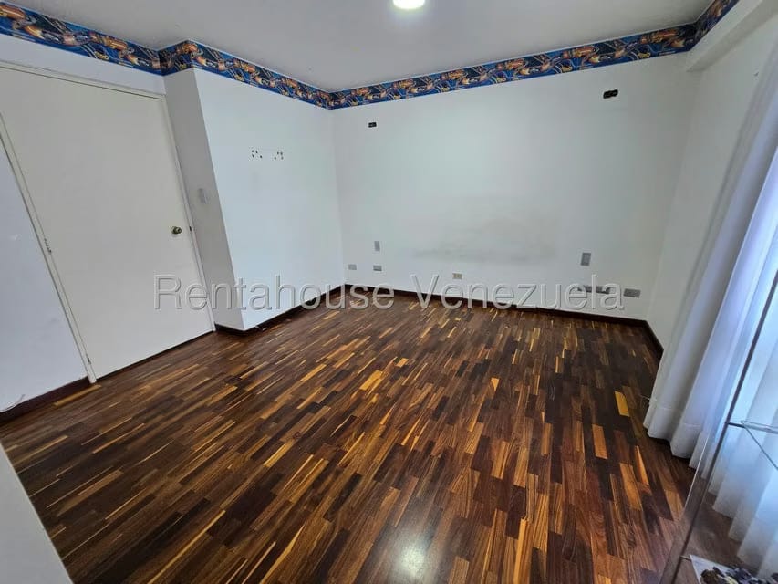 Apartamento (1 Nivel) en Venta en Cumbres de Curumo, Distrito Metropolitano - 36