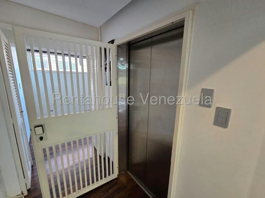 Apartamento (1 Nivel) en Venta en Cumbres de Curumo, Distrito Metropolitano - 6