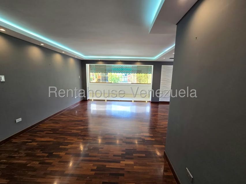 Apartamento (1 Nivel) en Venta en Cumbres de Curumo, Distrito Metropolitano - 8