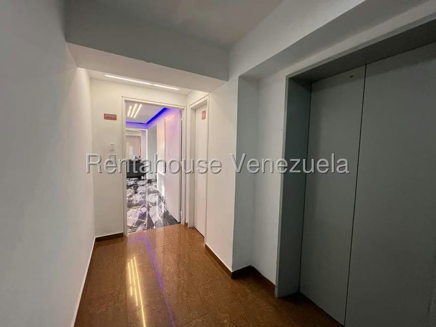 Apartamento (Duplex) en Venta en El Cigarral, Distrito Metropolitano - 3